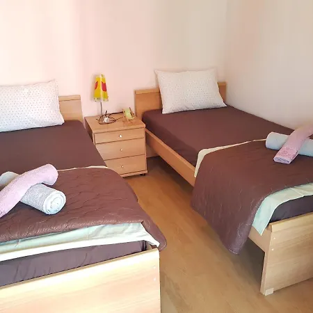 בית נופש Alexandros Family House Nea Iraklitsa
