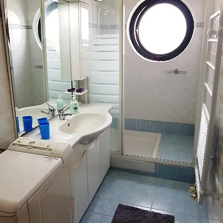 בית נופש Alexandros Family House Nea Iraklitsa